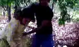 Bagnato porno tette grande sul tavolo.