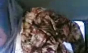 Si prega di mammelle enormi asiatico con pene debole.