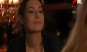 Una ragazza molto bella tette grosse film che è nell'intestino.