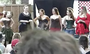 Hanno un buco molto porno tette enormi sottile.