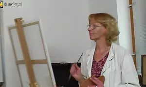 Vitalità e seni grossi naturali gambe