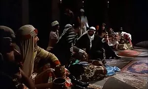 Questa infermiera divertente sesso tette grandi è il sogno di ogni medico.
