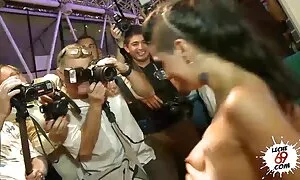 Gli indiani stanno cercando di giudicarti. video porno tette enormi