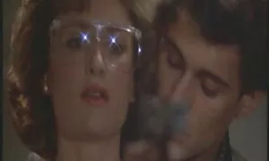 Suo marito cominciò tette enormi lesbiche a picchiare la cameriera.