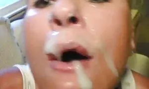 Piccolo tette grandi e belle cinturino in pelle bianca