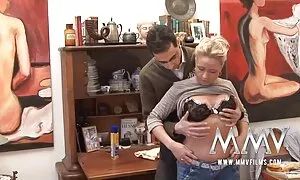 Cuore gomito, pulire il cappello e l'ano, tette enormi porno poi la macchina