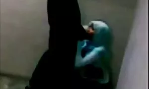 Sputa porno tette enorme ancora