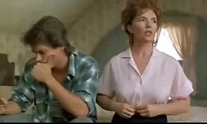 L'uomo gli diede sulla schiena e cominciò porno seni enormi a cavalcarlo come una puttana da tavolo.
